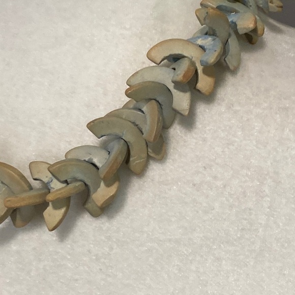 Seashell Cream Howlite Chevron Arrow Bohemian Edgy Minimalist Choker Necklace - Picture 10 of 16